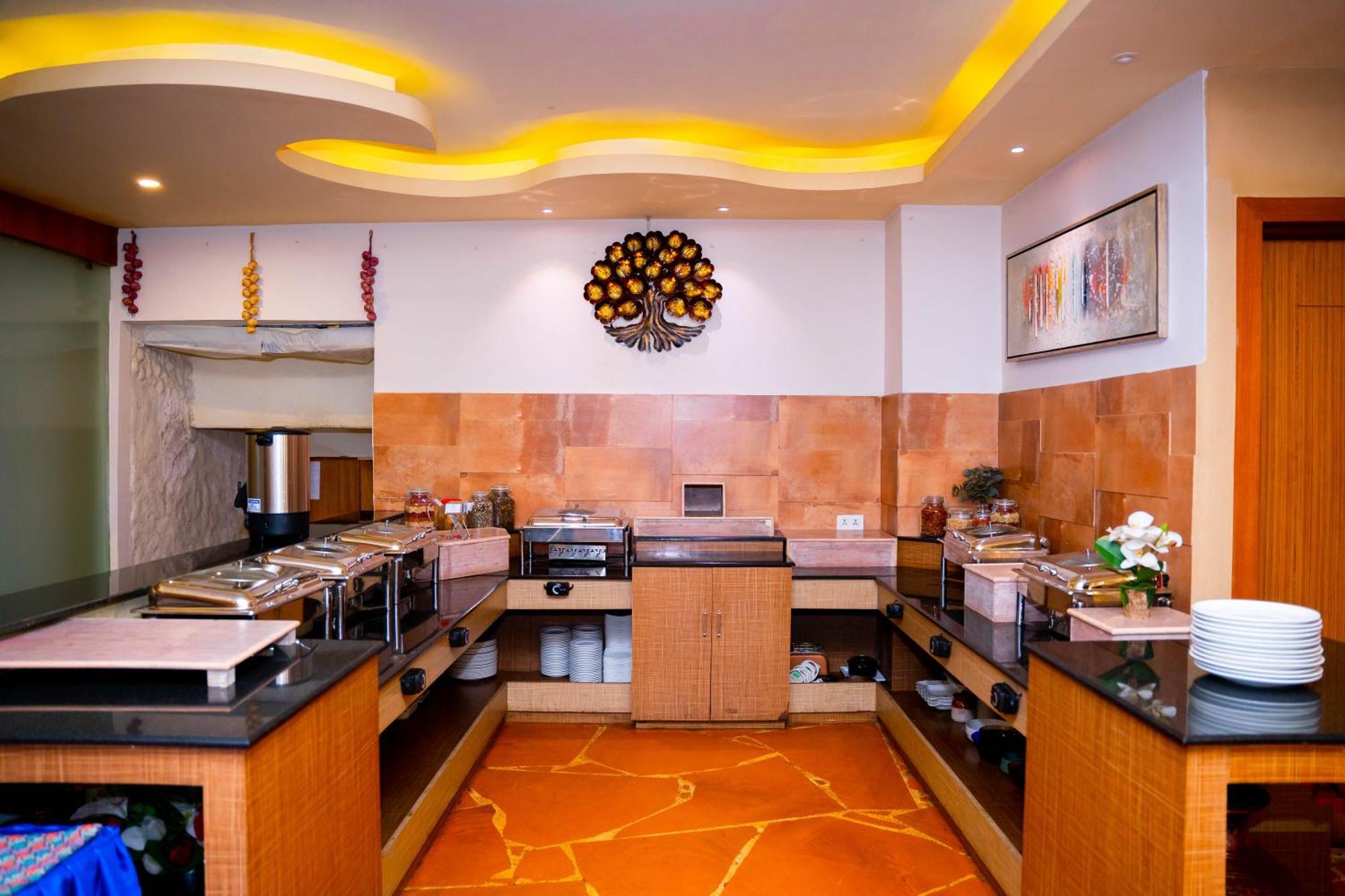 Teeka Resort Suites & Spa โพคารา ภายนอก รูปภาพ