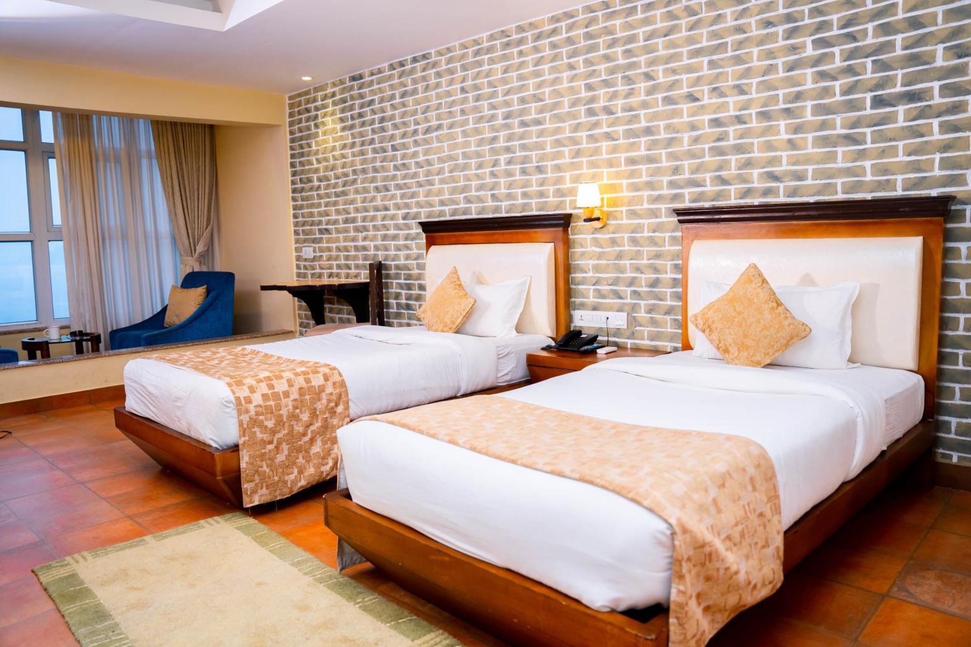 Teeka Resort Suites & Spa โพคารา ภายนอก รูปภาพ